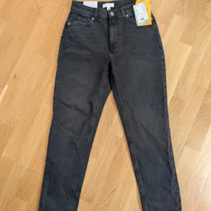 Svarta mom jeans från H&M