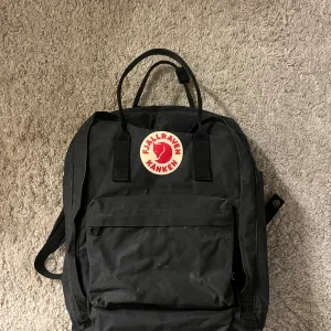 Svart Fjällräven Kånken ryggsäck