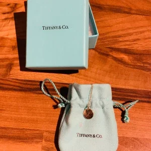 Tiffany and Co halsband med bokstaven K