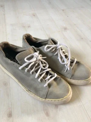 Beige sneakers från Björn Borg