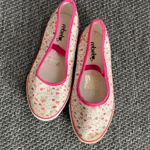Blommiga ballerinaskor från Rebel