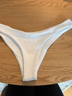 Vita bikinitrosor från SHEIN sommar/basic