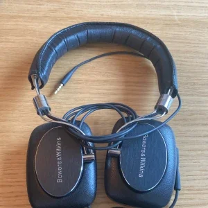 Bowers & Wilkins P5