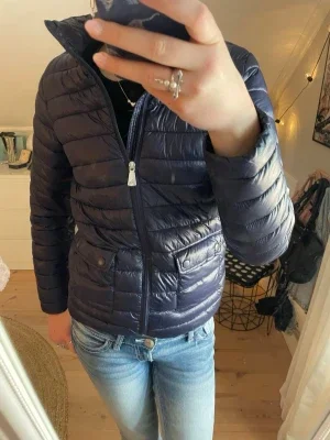 Mörkblå vårjacka