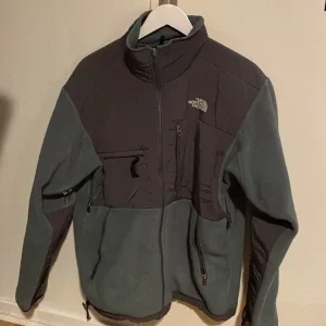 The north face fleece storlek M/L