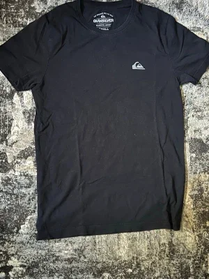 Svart Quiksilver t-shirt i bomull