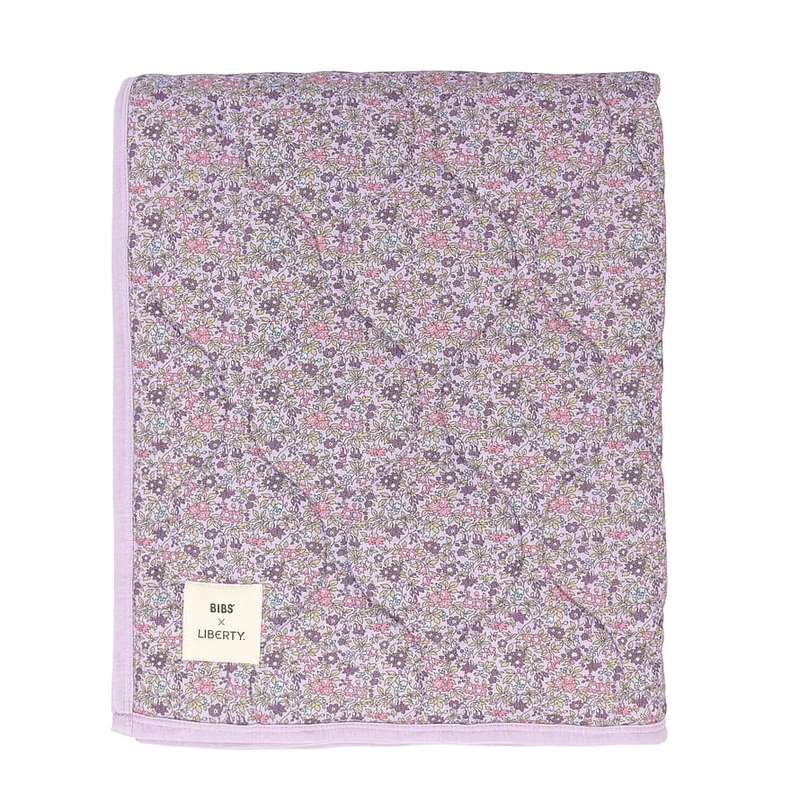 BIBS BIBS x Liberty Quilted Blanket Eloise Chamomile Lawn/Violet Sky 70 x 100 cm, Børn & Forældre, Sengetøj, Dyner & Puder, Babydyner & Svøb