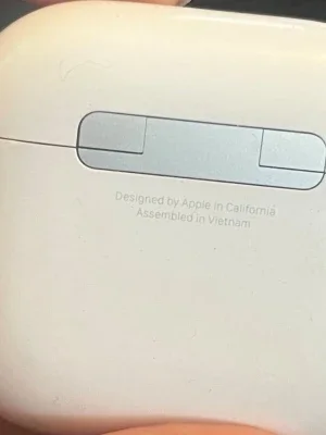 Apple AirPods Gen - 4 med laddningsetui