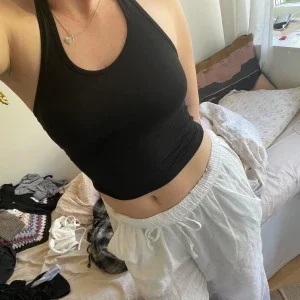 Svart halterneck top