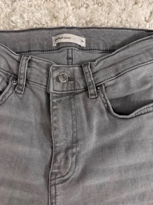 Grå bootcut jeans från Perfect Jeans