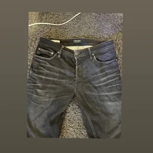 Svarta herr jeans