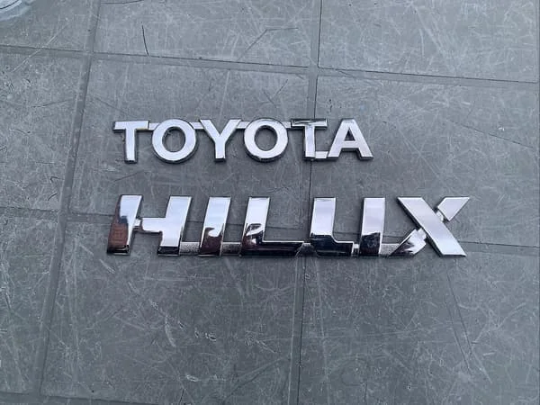 Äkta krom Toyota Hilux baklucka Toyota & Hilux emblem - 754690k05