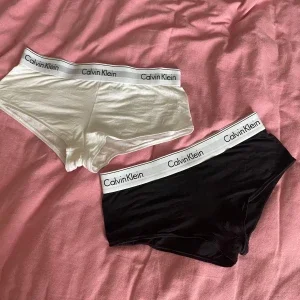 Calvin Klein underkläder svart och vitt