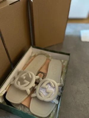 Gucci dam sandaler vita strl 38