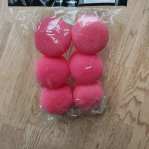 Rosa hårspolar i skumplast