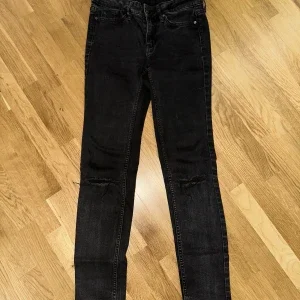 Calvin Klein ripped svarta jeans stl XS