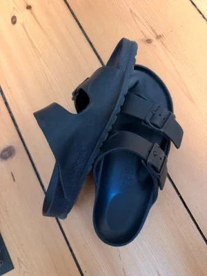 Svarta sandaler Birkenstock plast