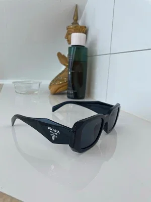 Prada solglasögon