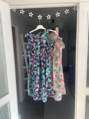 Två fina sommarklänningar