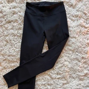 Snygga svarta tränings tights