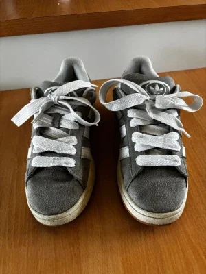 Grå Adidas Campus 00