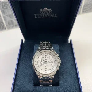 Silverfärgad klocka från Festina