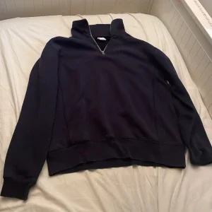 Marinblå halfzip från Zara