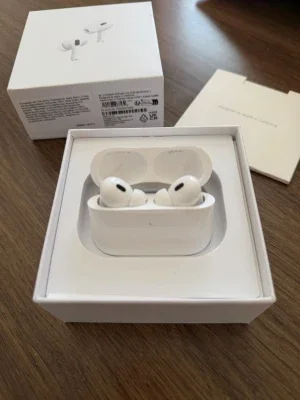 Apple AirPods Pro med laddningsetui