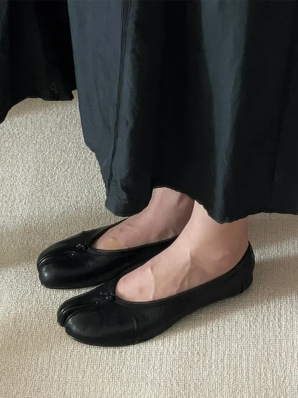 AliExpress - Split Toe Frauen Ballerinas Mode Tabi Schuhe Casual Slip-on Loafers Damen Plissee Leder Espadrilles Zapatillas Mujer