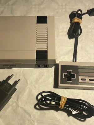 Nintendo NES 8-bit spelkonsol med klassiska spel inbyggda | original