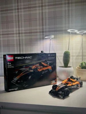 LEGO Technic McLaren Formula E bil