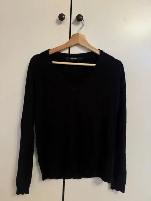 Svart stickad V-ringad tröja Vero Moda