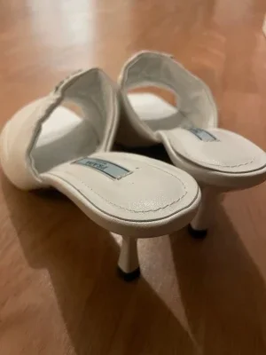 Kitten heels