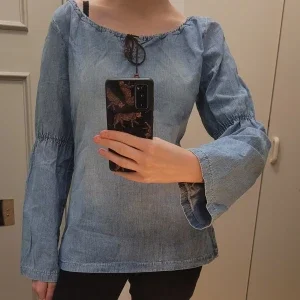 Blus i jeanstyg