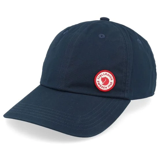 Fjällräven - Blå unconstructed Kasket - Fjällräven Logo Cap Dark Navy Dad Cap @ Hatstore