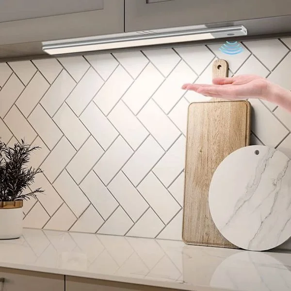 Kitchen cabinet lighting with sensor, 40 cm cabinet lighting 2 in 1 Rechargeable and powered by USB 5V DC LED strip under shelf Wireless battery 