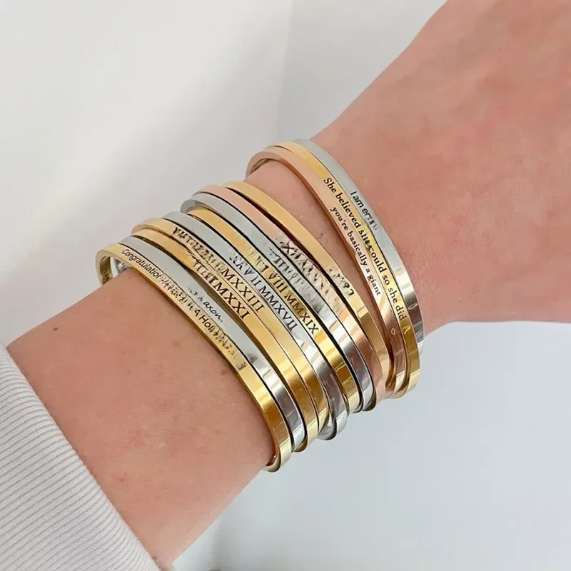 AliExpress - Bracelet gravé personnalisé 18 carats, nom numérique, Message, acier titane, or, argent, manchette réglable pour femme, cadeau de fête 
