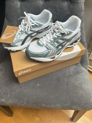 ASICS GEL-1130 silver/gröna sneakers