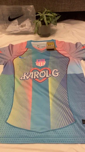 Barca tröja X collab Karol G