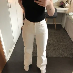 Vita byxor från zara