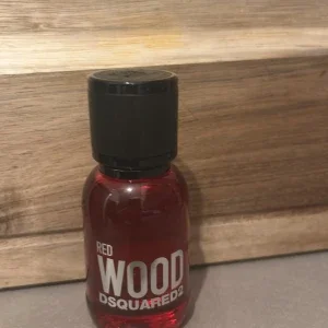 Red Wood parfym från Dsquared2 oanvänd
