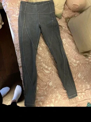 Grå leggings från Lululemon