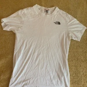 Vit t-shirt från The North Face XS