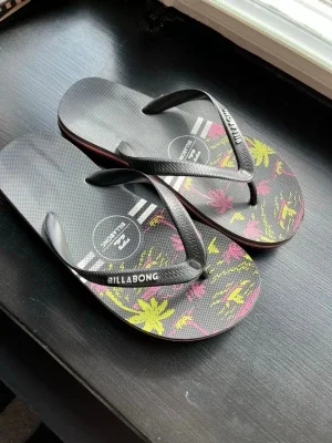 Svarta Billabong flip-flops med mönster 38