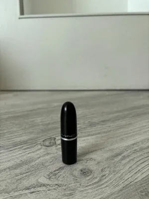 MAC läppstift i varm nude