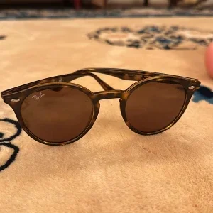 Bruna runda solglasögon från Ray-Ban