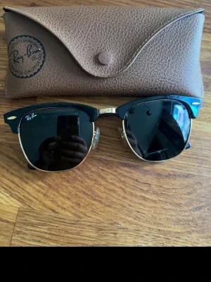 Ray-Ban Clubmaster svarta solglasögon