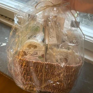 Presentkorg med skönhetsprodukter