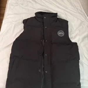 Svart Canada goose vest