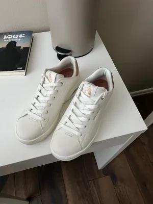 Vita Skechers sneakers i läder